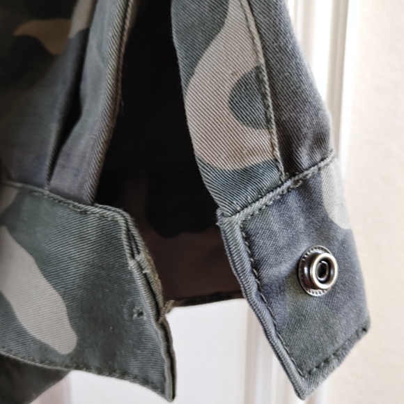 Sadie & Sage Distressed Camo Jacket - Picture 5 of 6